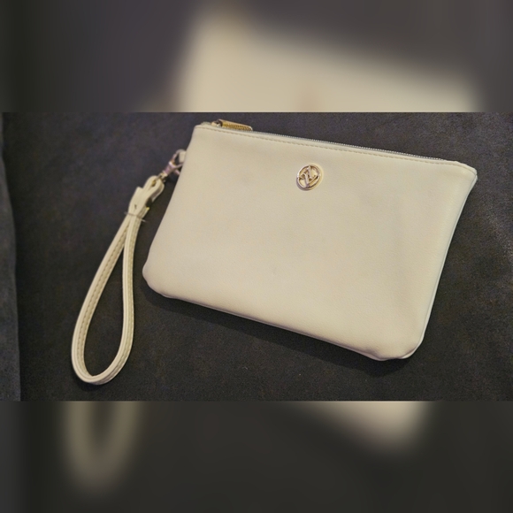 ADRIENNE VITTADINI Cream colored Wristlet - Picture 2 of 14